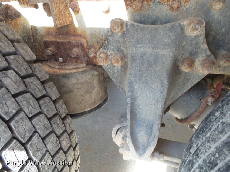 image for item K1096 1996 Freightliner FLD12064T tender truck