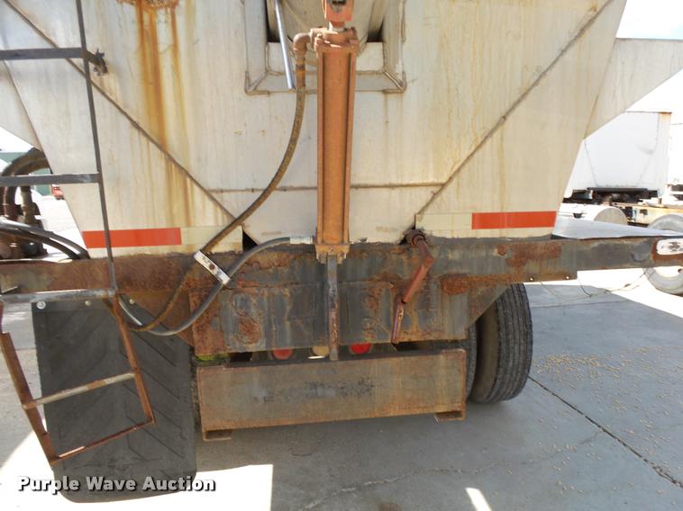 image for item K1096 1996 Freightliner FLD12064T tender truck