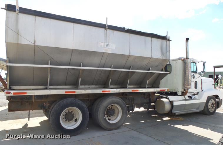 image for item K1096 1996 Freightliner FLD12064T tender truck