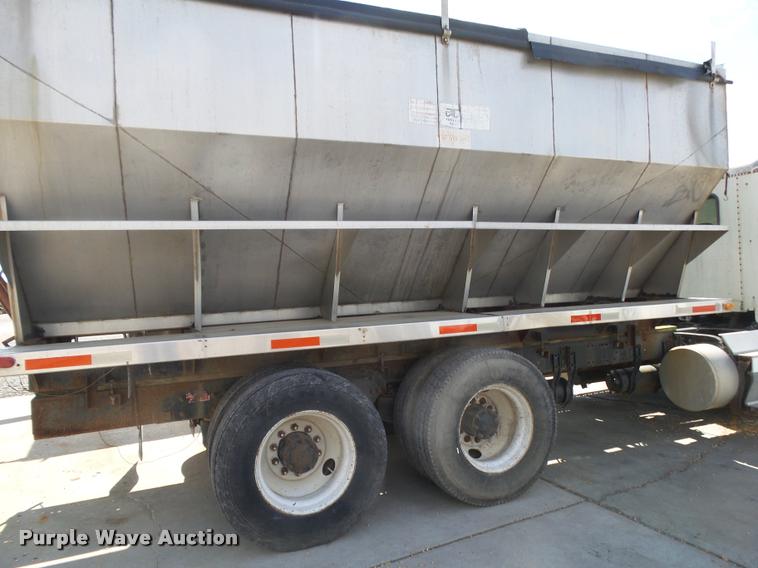 image for item K1096 1996 Freightliner FLD12064T tender truck