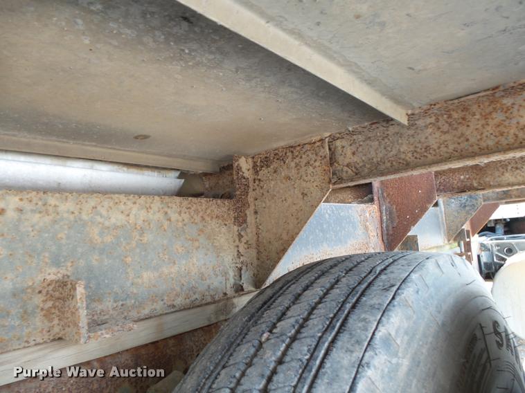 image for item K1096 1996 Freightliner FLD12064T tender truck