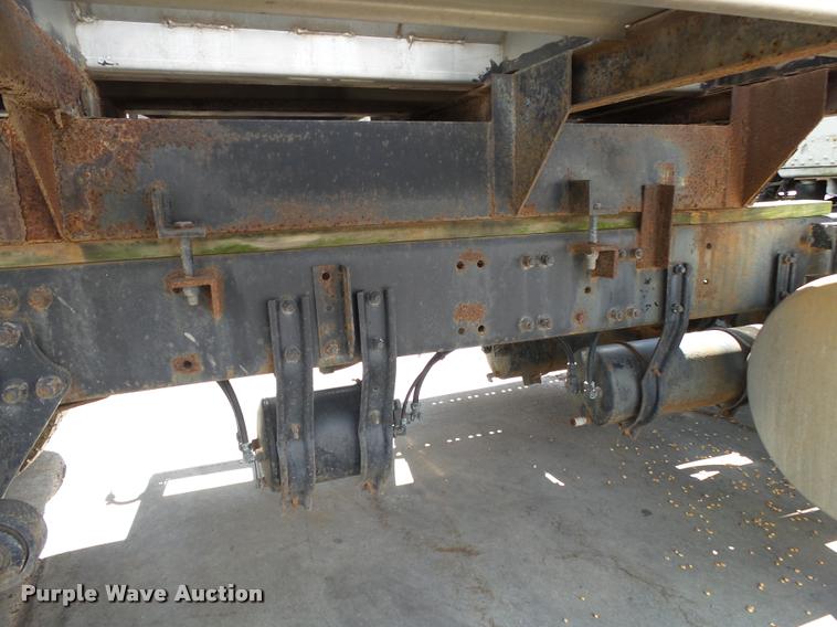 image for item K1096 1996 Freightliner FLD12064T tender truck