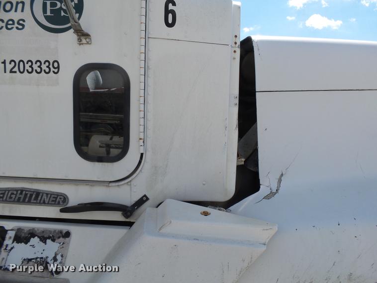 image for item K1096 1996 Freightliner FLD12064T tender truck