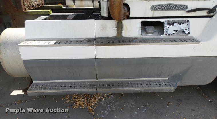 image for item K1096 1996 Freightliner FLD12064T tender truck