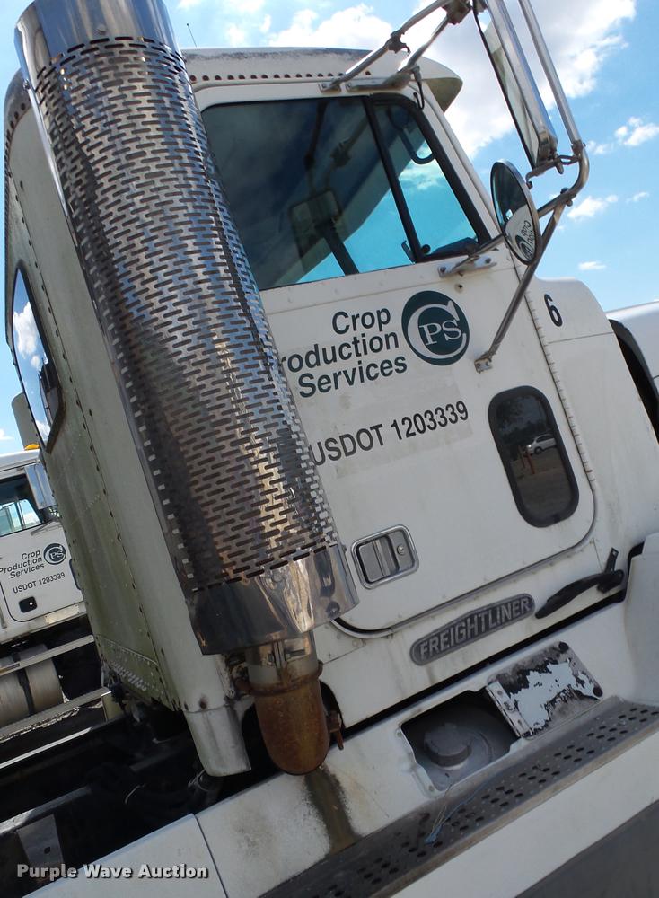 image for item K1096 1996 Freightliner FLD12064T tender truck