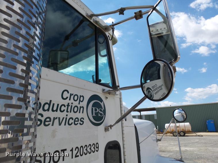 image for item K1096 1996 Freightliner FLD12064T tender truck