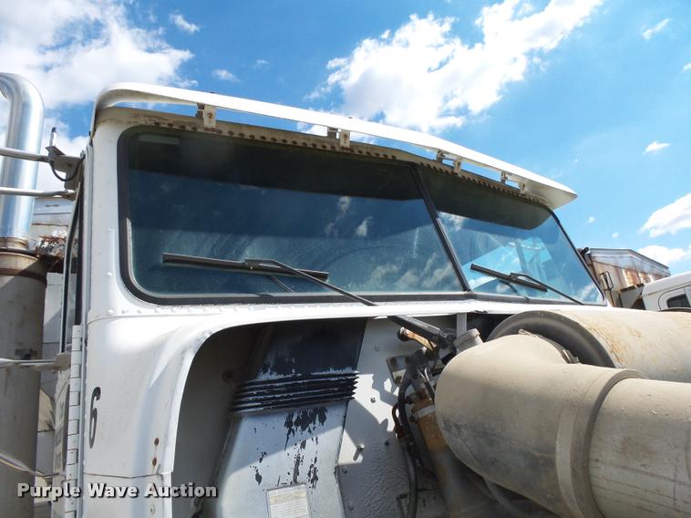 image for item K1096 1996 Freightliner FLD12064T tender truck