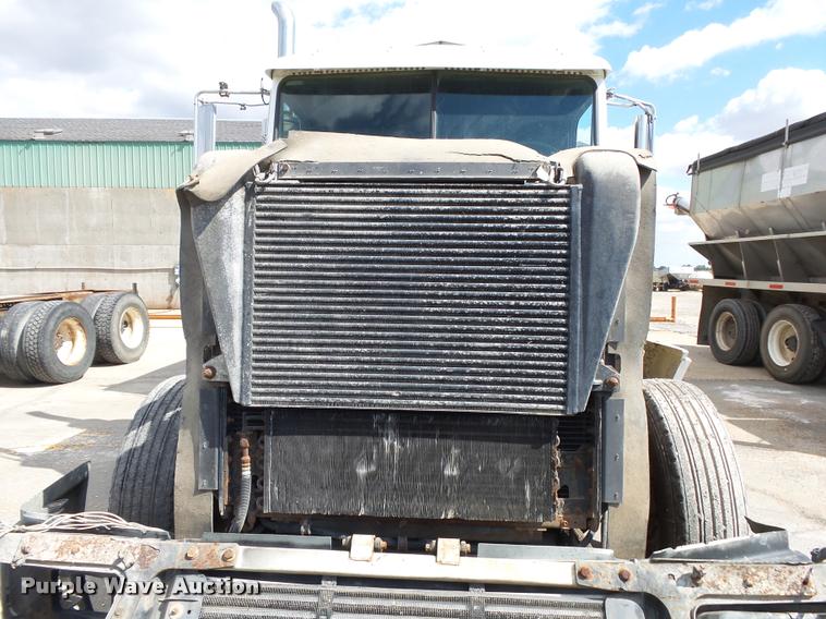 image for item K1096 1996 Freightliner FLD12064T tender truck