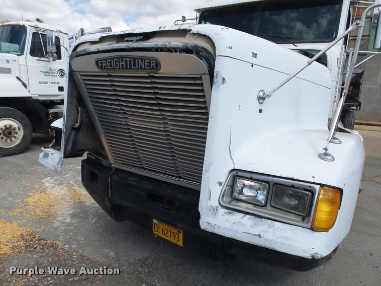 image for item K1096 1996 Freightliner FLD12064T tender truck