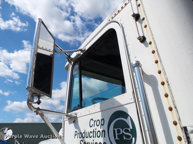 image for item K1096 1996 Freightliner FLD12064T tender truck