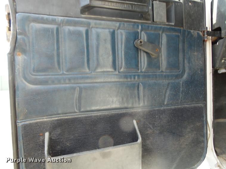 image for item K1096 1996 Freightliner FLD12064T tender truck