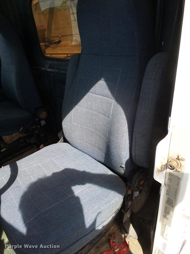 image for item K1096 1996 Freightliner FLD12064T tender truck