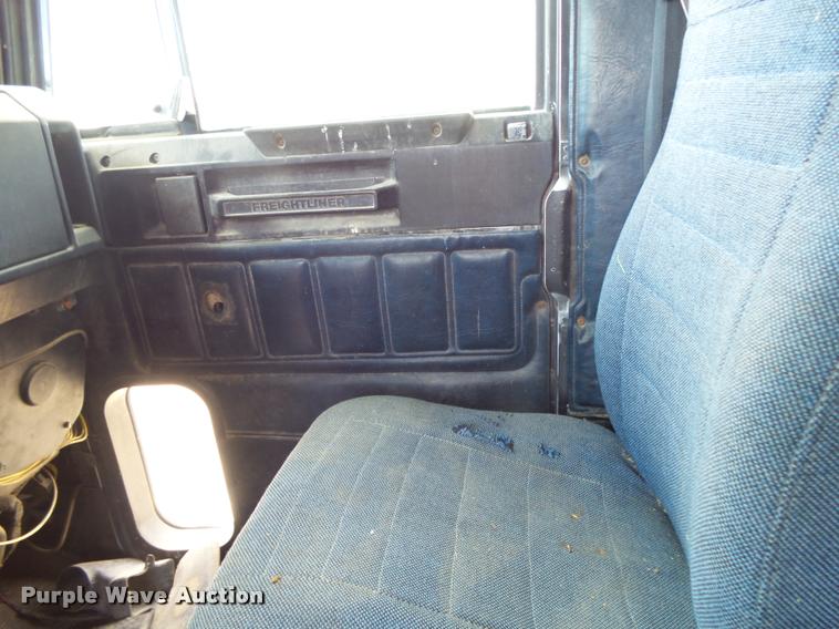 image for item K1096 1996 Freightliner FLD12064T tender truck