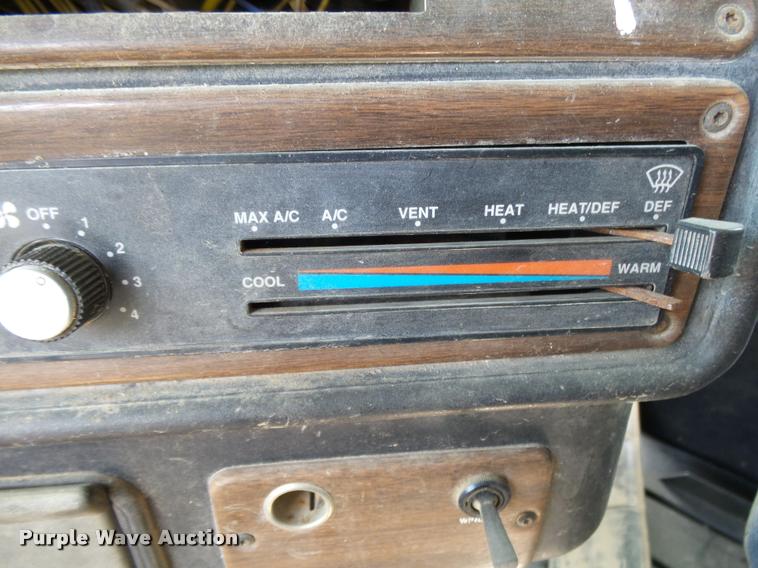 image for item K1096 1996 Freightliner FLD12064T tender truck