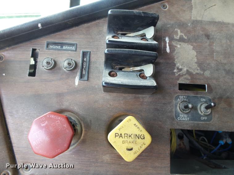 image for item K1096 1996 Freightliner FLD12064T tender truck