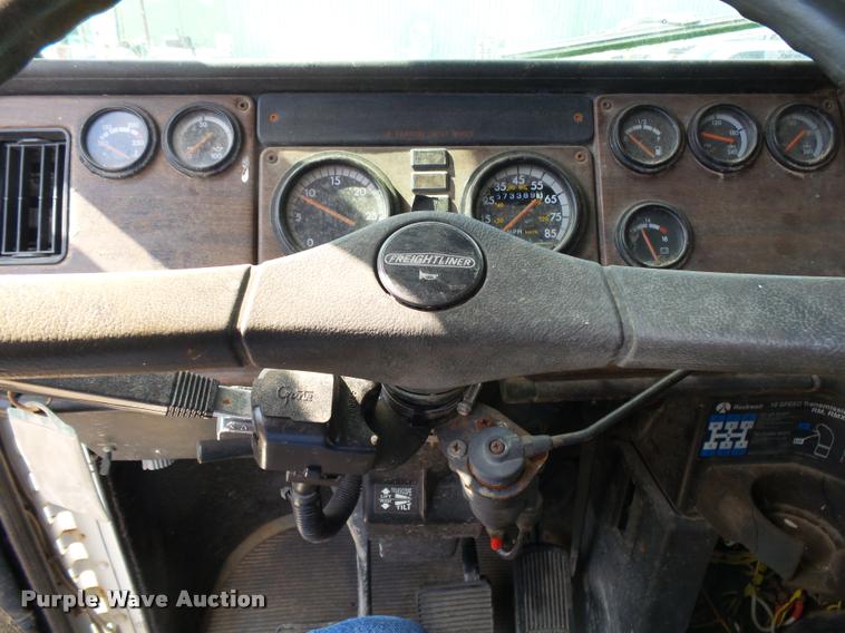 image for item K1096 1996 Freightliner FLD12064T tender truck