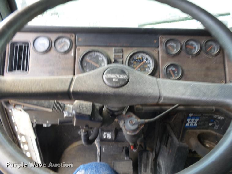 image for item K1096 1996 Freightliner FLD12064T tender truck