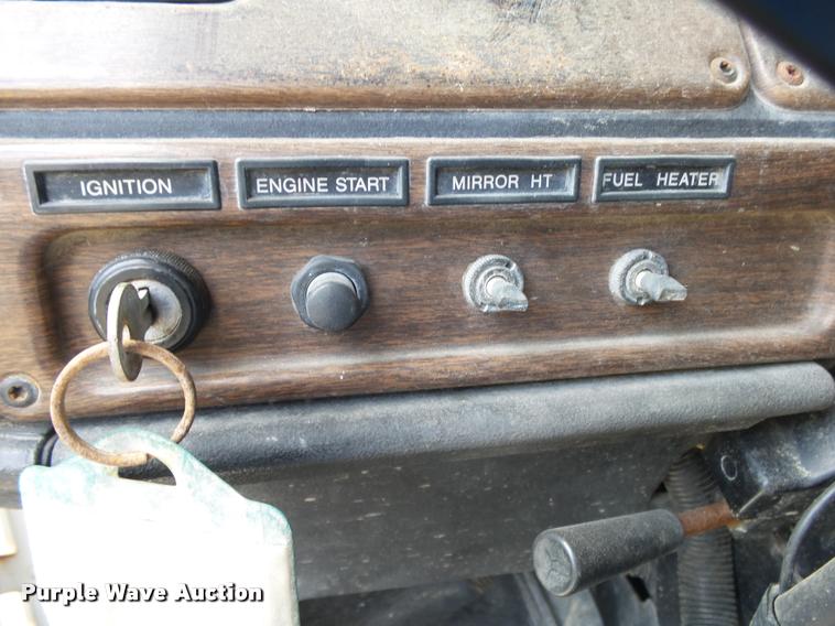 image for item K1096 1996 Freightliner FLD12064T tender truck