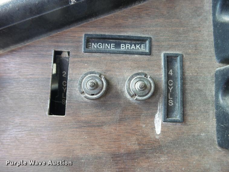 image for item K1096 1996 Freightliner FLD12064T tender truck