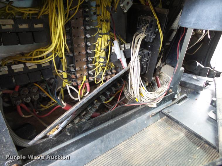 image for item K1096 1996 Freightliner FLD12064T tender truck