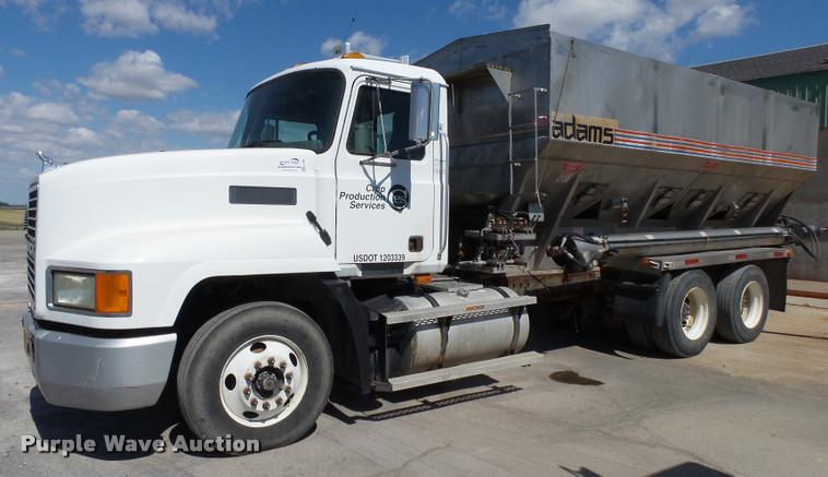 image for item K1098 2000 Mack CH613 tender truck