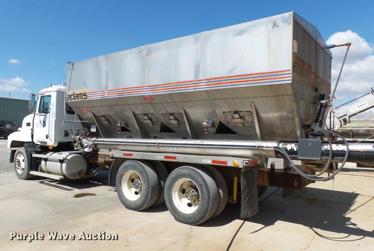 image for item K1098 2000 Mack CH613 tender truck