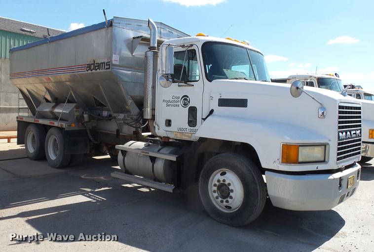image for item K1098 2000 Mack CH613 tender truck
