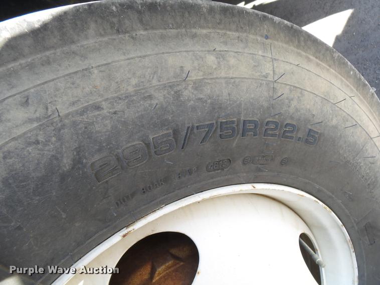 image for item K1098 2000 Mack CH613 tender truck