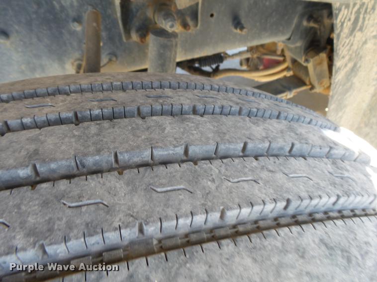 image for item K1098 2000 Mack CH613 tender truck