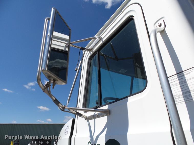 image for item K1098 2000 Mack CH613 tender truck