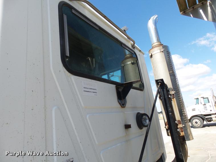 image for item K1098 2000 Mack CH613 tender truck