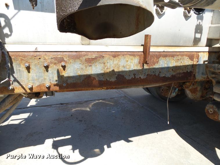 image for item K1098 2000 Mack CH613 tender truck