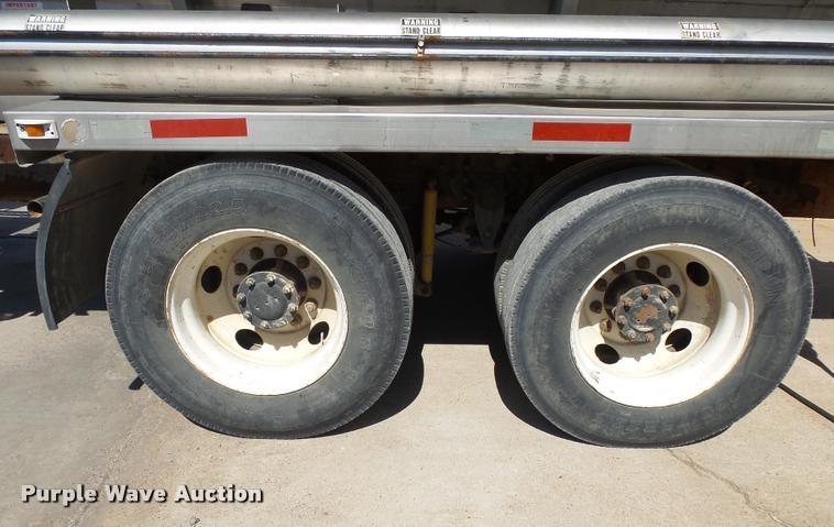 image for item K1098 2000 Mack CH613 tender truck