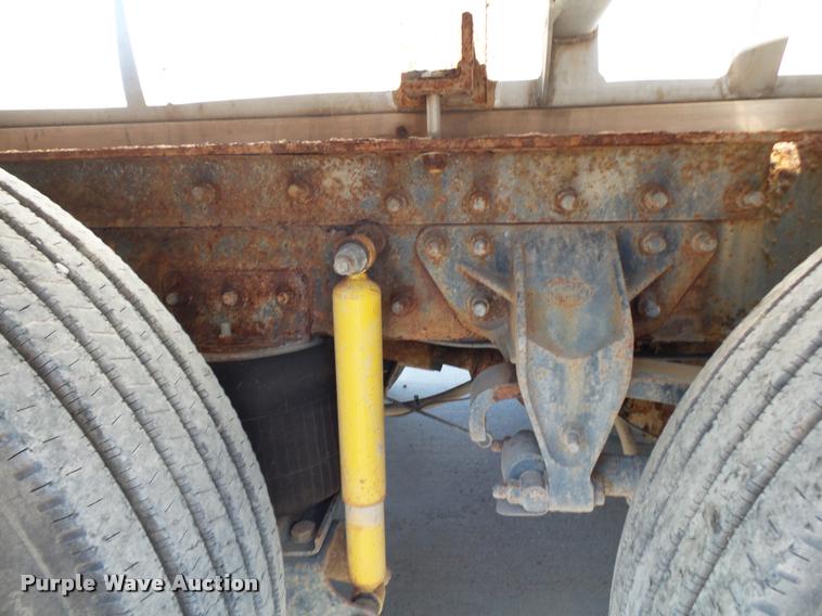 image for item K1098 2000 Mack CH613 tender truck