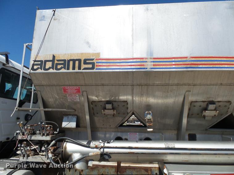 image for item K1098 2000 Mack CH613 tender truck