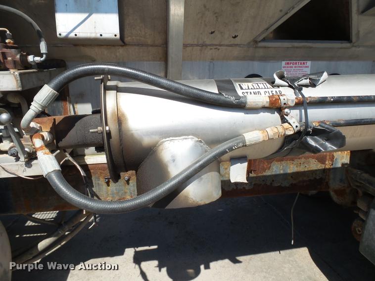 image for item K1098 2000 Mack CH613 tender truck