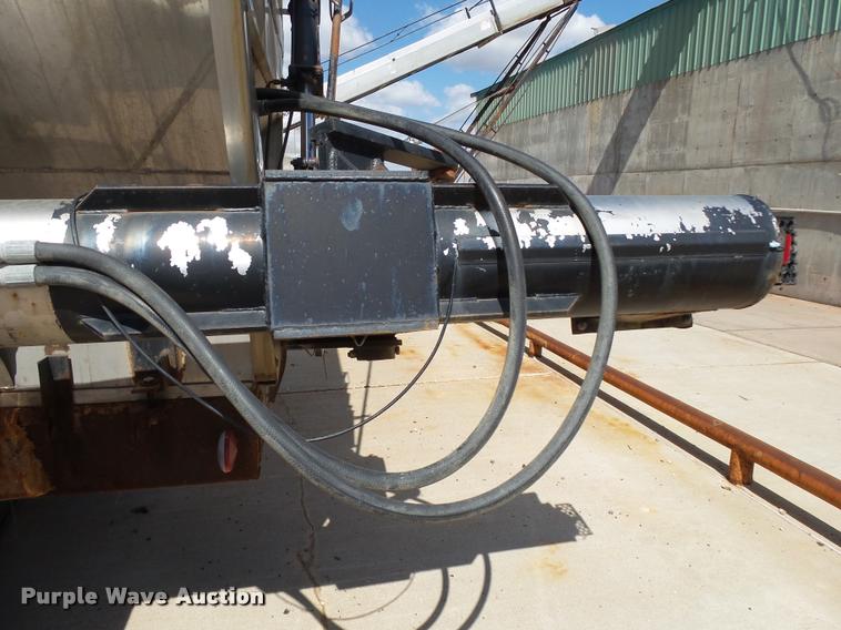 image for item K1098 2000 Mack CH613 tender truck