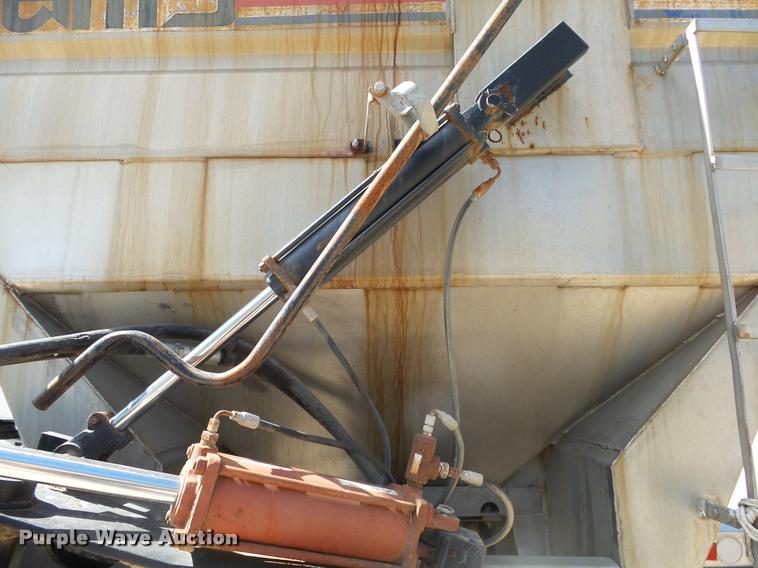 image for item K1098 2000 Mack CH613 tender truck