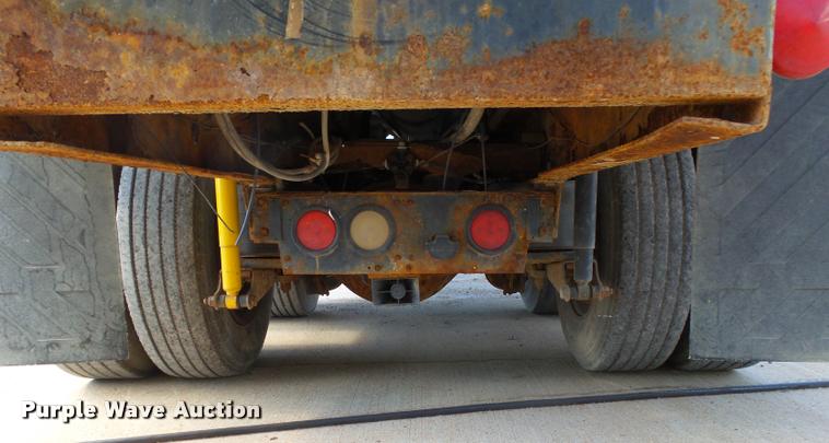 image for item K1098 2000 Mack CH613 tender truck