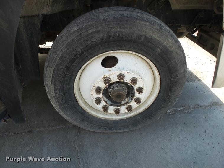 image for item K1098 2000 Mack CH613 tender truck