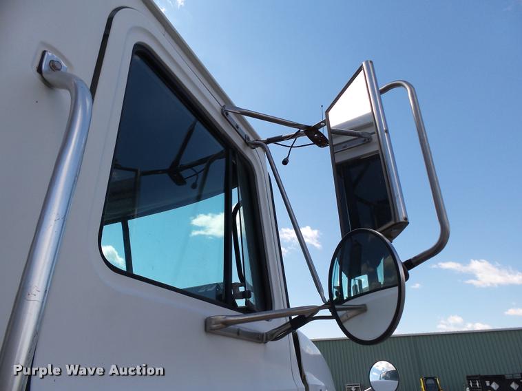 image for item K1098 2000 Mack CH613 tender truck