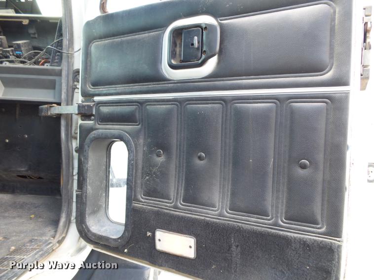 image for item K1098 2000 Mack CH613 tender truck