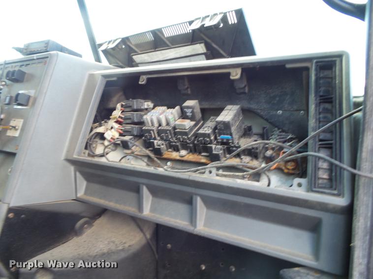 image for item K1098 2000 Mack CH613 tender truck