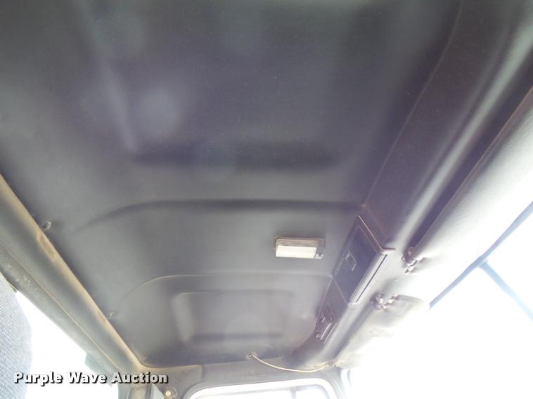 image for item K1098 2000 Mack CH613 tender truck