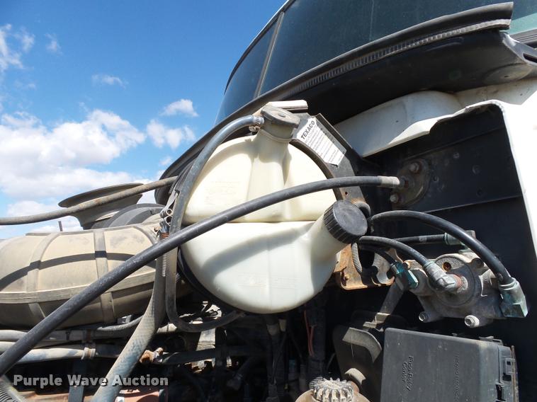 image for item K1098 2000 Mack CH613 tender truck