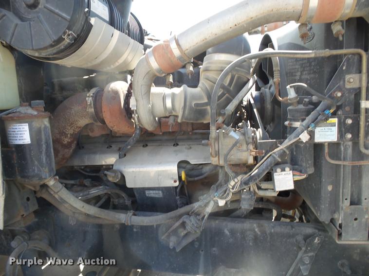 image for item K1098 2000 Mack CH613 tender truck