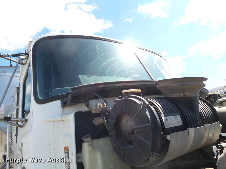 image for item K1098 2000 Mack CH613 tender truck