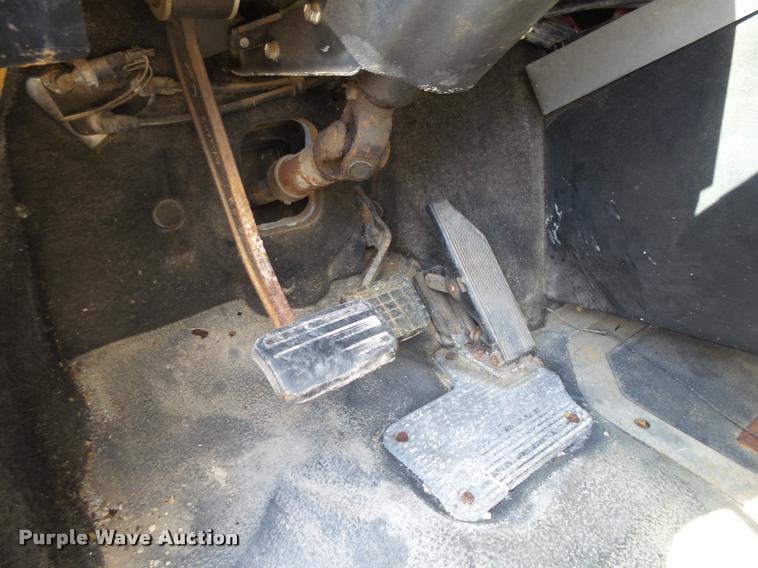 image for item K1098 2000 Mack CH613 tender truck