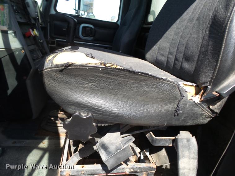 image for item K1098 2000 Mack CH613 tender truck