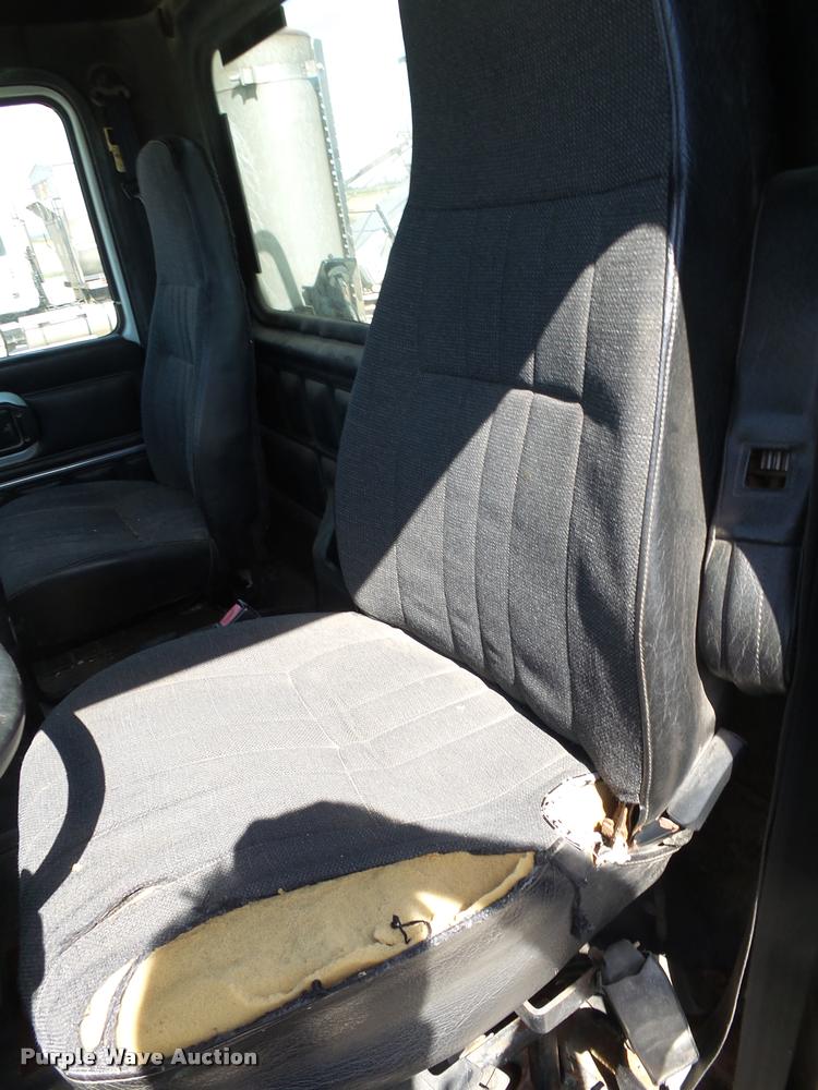 image for item K1098 2000 Mack CH613 tender truck